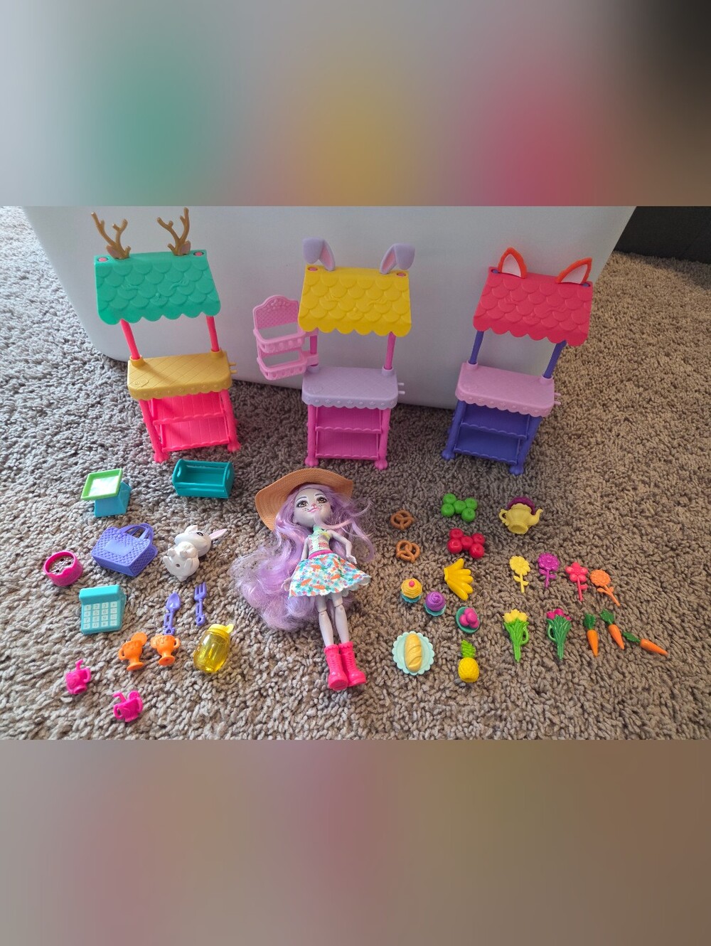 Enchantimals City Tails Bunny Farms Market Toy Playset with Becker Bunny